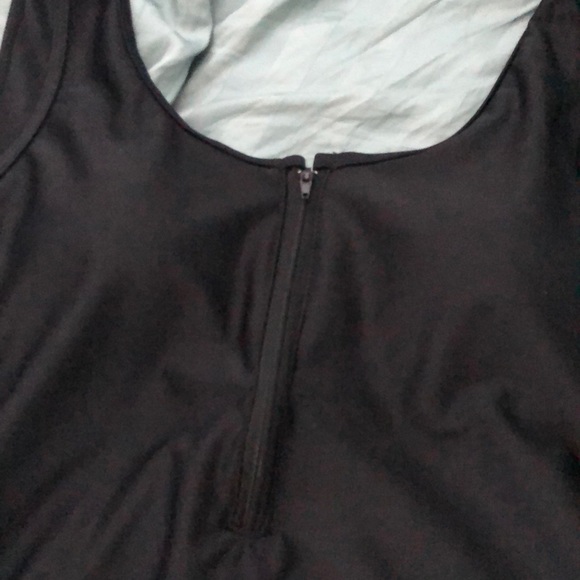 One piece - Picture 2 of 3